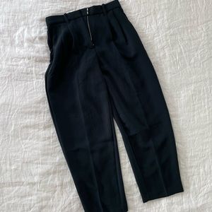 NWOT Aritzia Carrot Pants